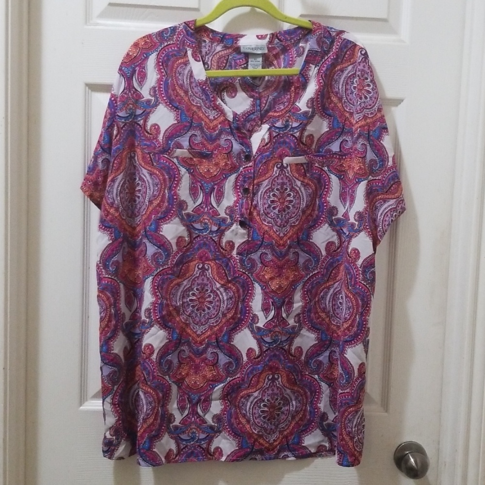 Spring colored short sleeve shirt